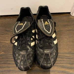 Adidas women soccer cleats. Never worn in excellent condition!